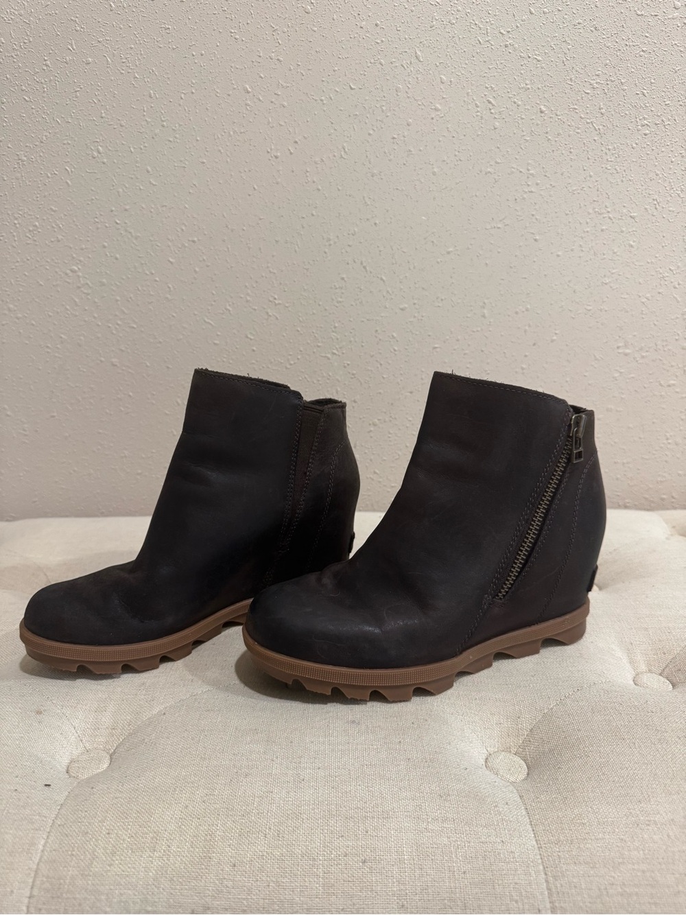 Sorel JoanJoan of Arctic Wedge II  Zipper Wedge Ankle Booties 7.5